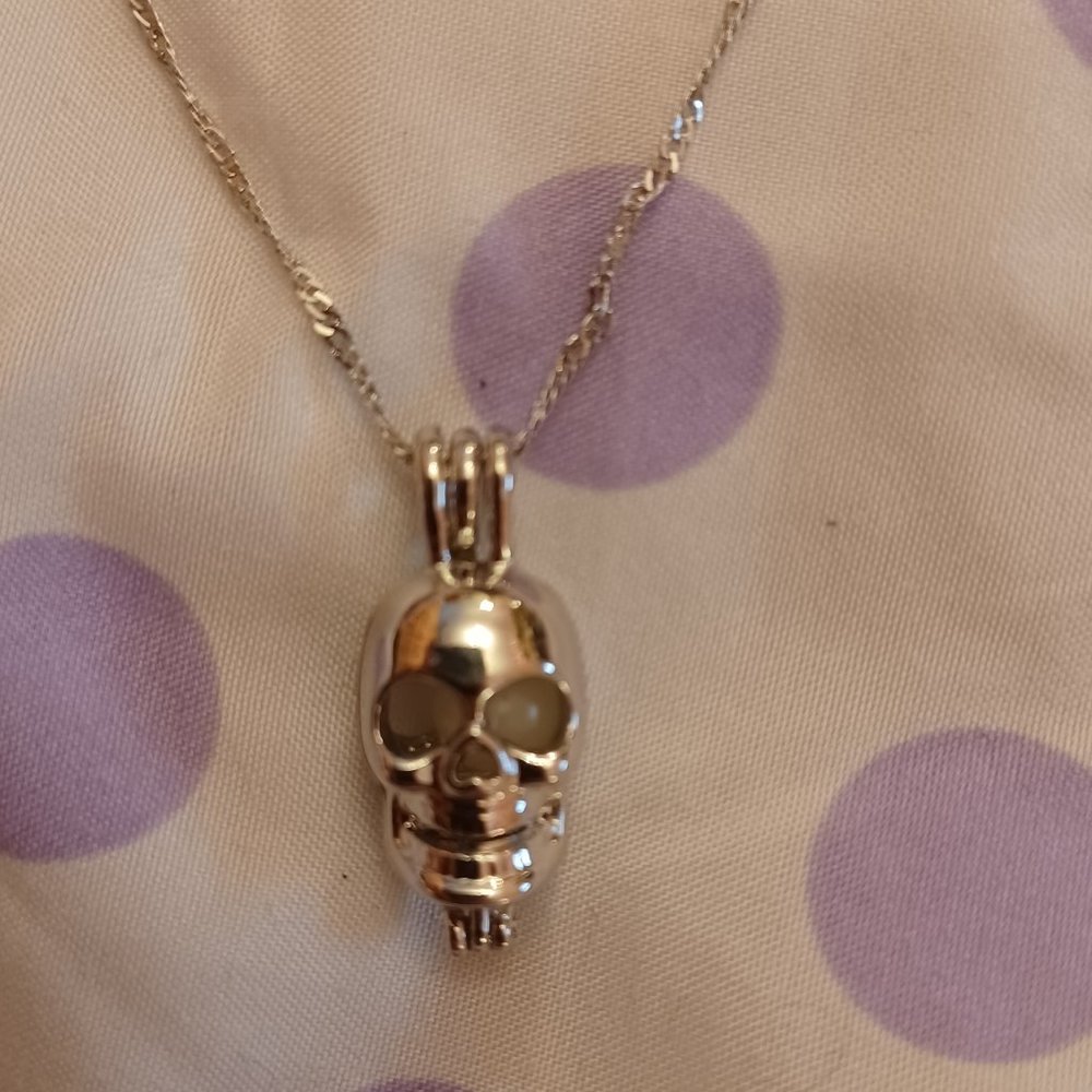 Glow in the Dark Skull Necklace